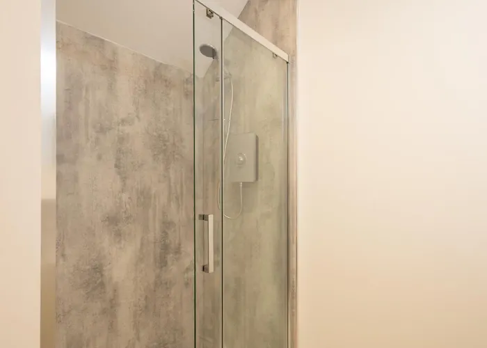 Appartement 2, King's Court *