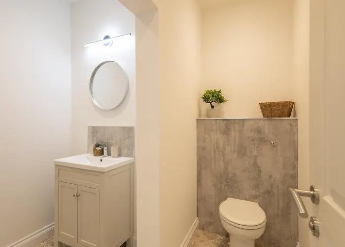 2, King's Court * Scarborough