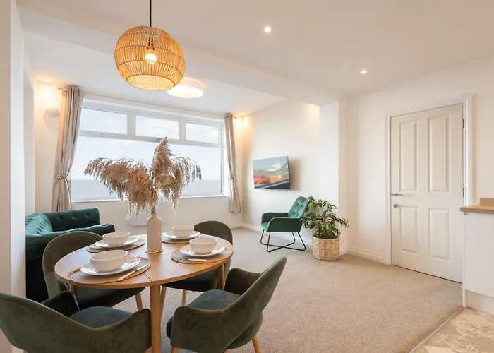 2, King's Court Scarborough